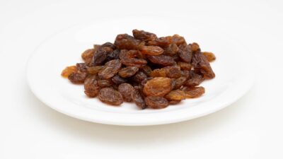 便秘を和らげたいときの食べ物にレーズンはいい？