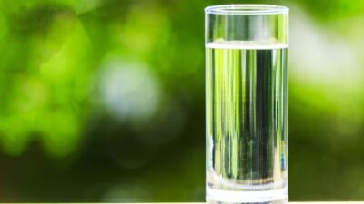 ミネラルウォーターの中には微生物が入っているの？