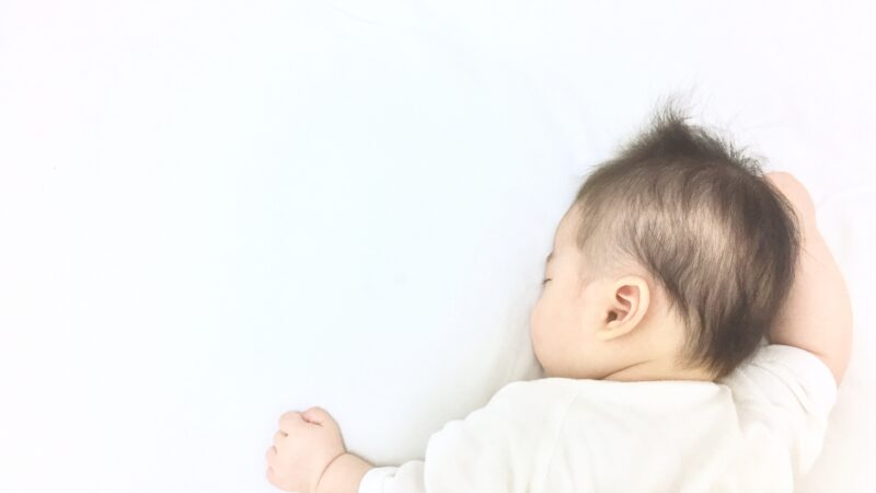 離乳食を始めた頃の乳児に水分はいるの？