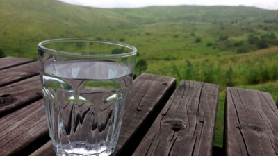 ミネラルウォーターの原材料ってなに？