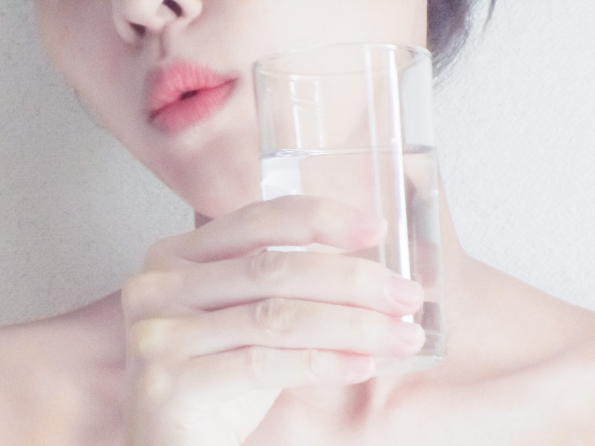 【保存版】ダイエット中に水分を摂ると、むくみが出るって本当? - ウォーターサーバー「ピュアハワイアン」のWEBマガジン