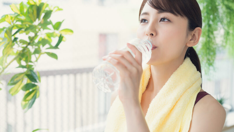 ダイエット中、水分を摂ると代謝が上がるって本当？