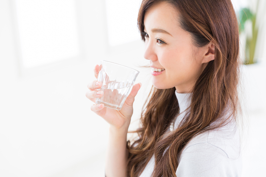 ゆっくり飲むことが、むくみを解消する水の飲み方です