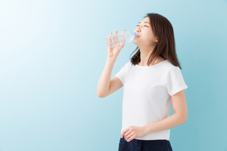 大量の炭酸水を摂取すると、酩酊状態を呈する恐れがあります<