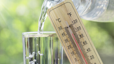 【保存版】ダイエットに適している水の温度は？