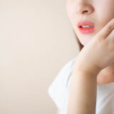 ダイエットで顔が浮腫むのは水分の影響？