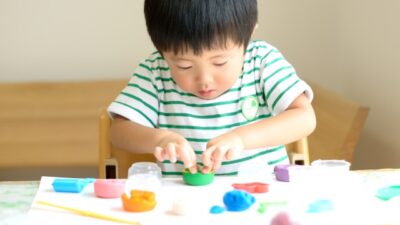 【保存版】子供の水分補給に必要な量は？