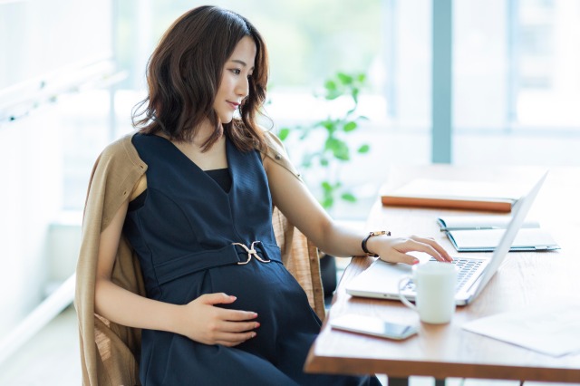 【保存版】妊娠中の水分補給、選ぶべき飲み物や摂取量は？