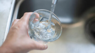 ウォーターサーバーの水抜き方法は？引越し・解約時の注意点