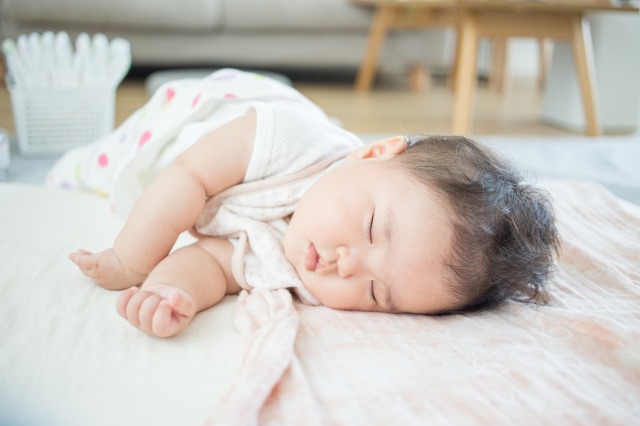 赤ちゃんの寝汗の原因は？寝汗対策で快適な睡眠をサポート