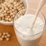 1歳に豆乳は飲ませていい？いつからOK？考え方と注意点を解説