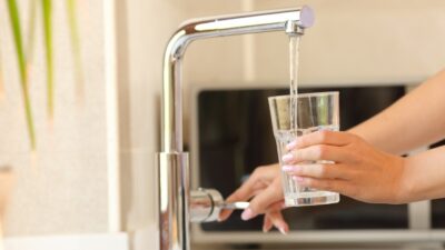 1歳に水道水を与えるときの目安は？いつから・量・注意点を解説