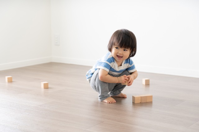 1歳が麦茶を飲まない！原因と対処法、水分不足のサインを解説