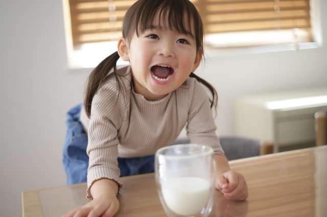 1歳の牛乳は必要？代わりになる飲み物と注意点